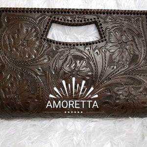 Meet your Posher, Amoretta